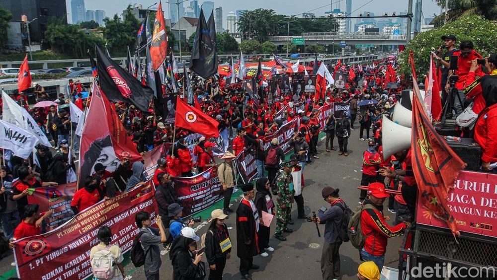 75 Ribu Buruh Siap Geruduk Istana!  Aksi Besar-besaran Ancam Guncang Negeri