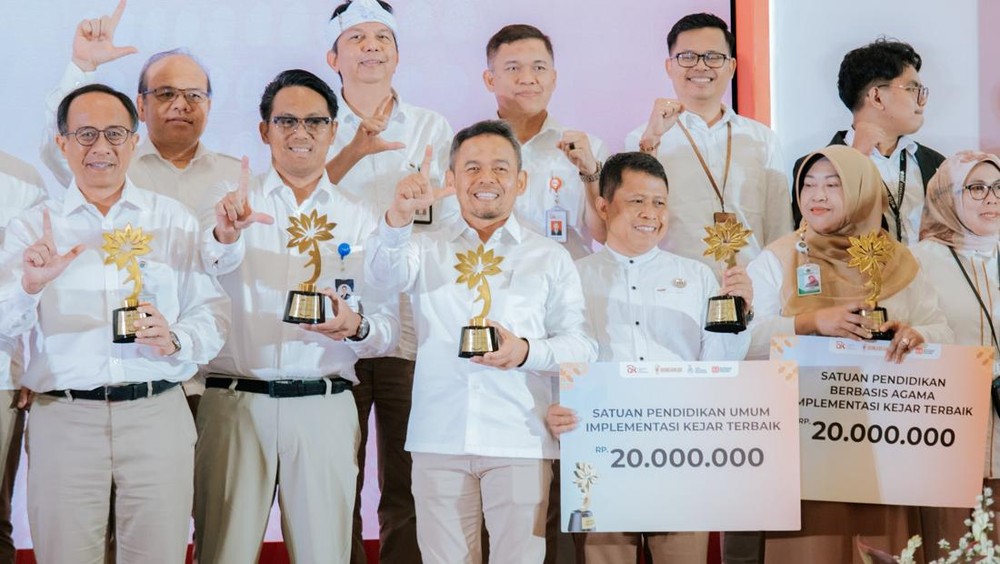 Bank bjb Raih Penghargaan Bergengsi:  Mencetak Generasi Emas yang Cerdas Finansial!