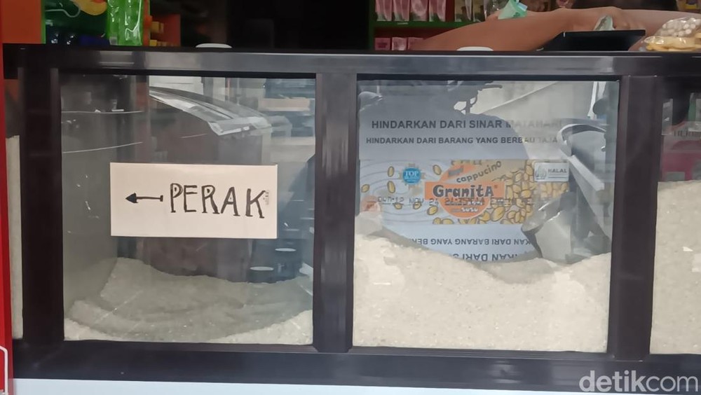 Serbuan ke Warung Madura:  Harga Beras Murah Jadi Primadona!