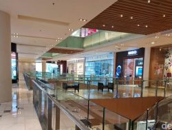 Demo Tewaskan Bisnis Mal: Transaksi Anjlok hingga 50%!