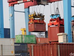 Perang Baja: RI Usut Praktik Curang Impor dari Negeri Tirai Bambu!