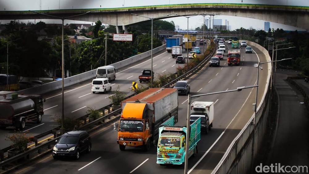 Judul Clickbait: Sopir Truk Wajib Kerja 8 Jam? Ada Apa dengan Logistik RI?