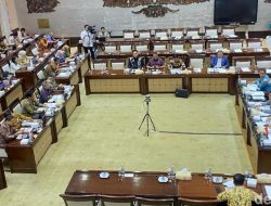 Judul Clickbait: Pemerintah Dipuja? Demo Bakal Mereda? Ini Kata Menkeu!