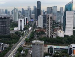 Indonesia di Persimpangan: 3 Jurus Jitu Hindari Jebakan Ekonomi!