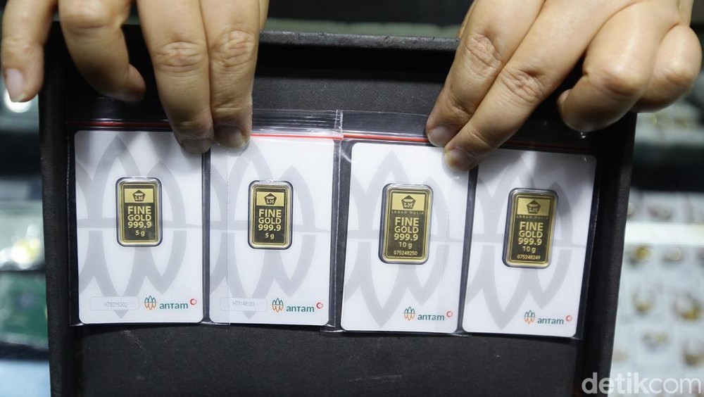 Rekor Pecah, Kini Emas Antam 'Menyerah'! Cek Harga Hari Ini!