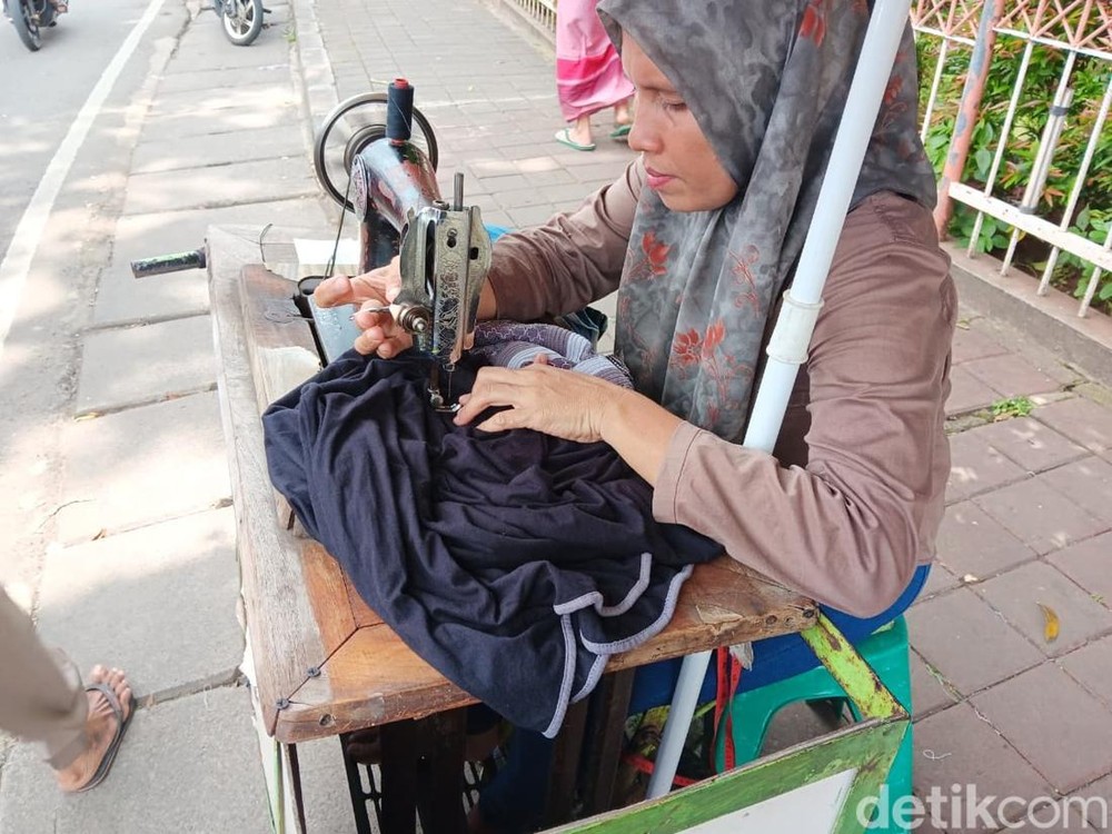 Bikin Melongo! Di Jaksel, Jahit Baju Cuma Rp 5 Ribu? Ini Kisahnya