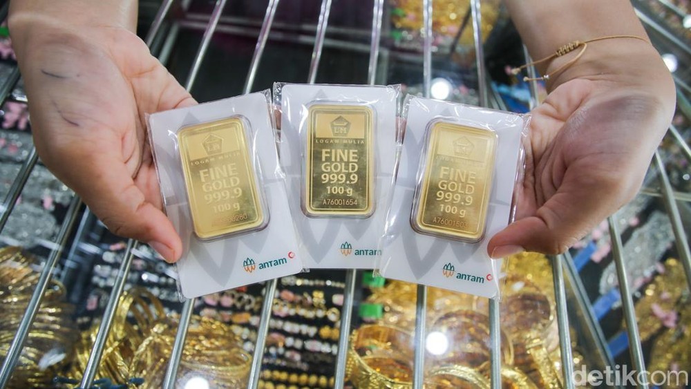 Emas Antam Bak Roller Coaster: Sentuh Rekor, Lalu Anjlok!