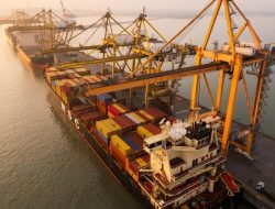 TERUNGKAP! Antrean Kapal 6 Hari di Tanjung Perak? Pelindo Buka Kartu!