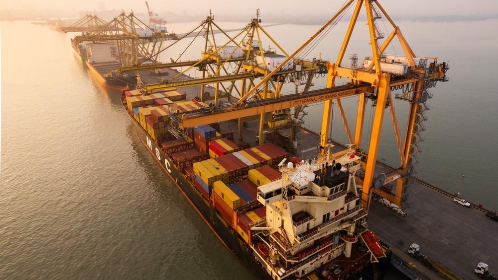 TERUNGKAP! Antrean Kapal 6 Hari di Tanjung Perak? Pelindo Buka Kartu!