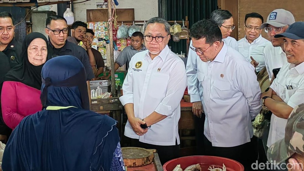 Pedagang Menjerit! 'Monster' Harga Plastik Hantui Pasar Minggu