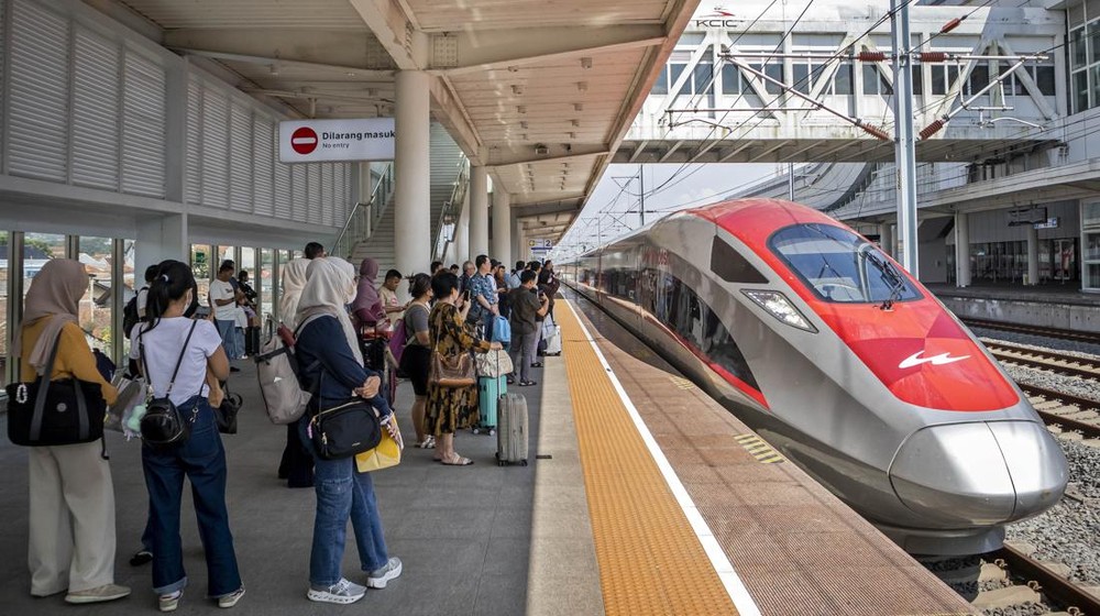 Whoosh Siap Pecahkan Rekor! 301 Ribu Penumpang Lebaran 2026?